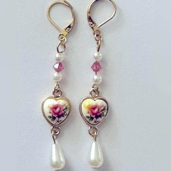 HP-Rose Heart Earrings w/Swarovski Crystal - Picture 2 of 6